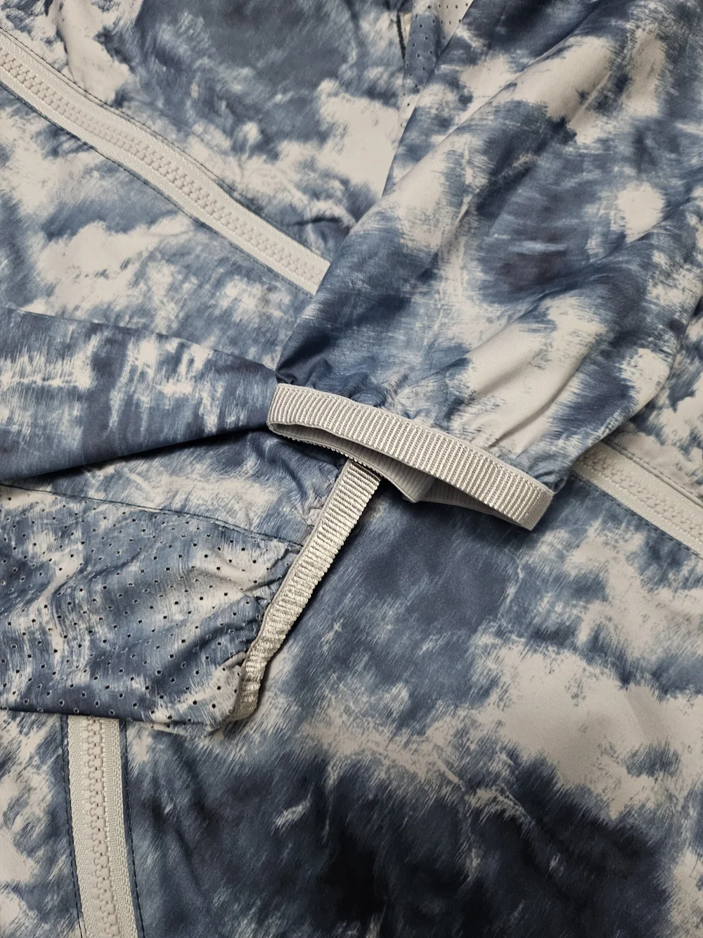 Lululemon Blue Tie-Dye Hooded Rain Jacket